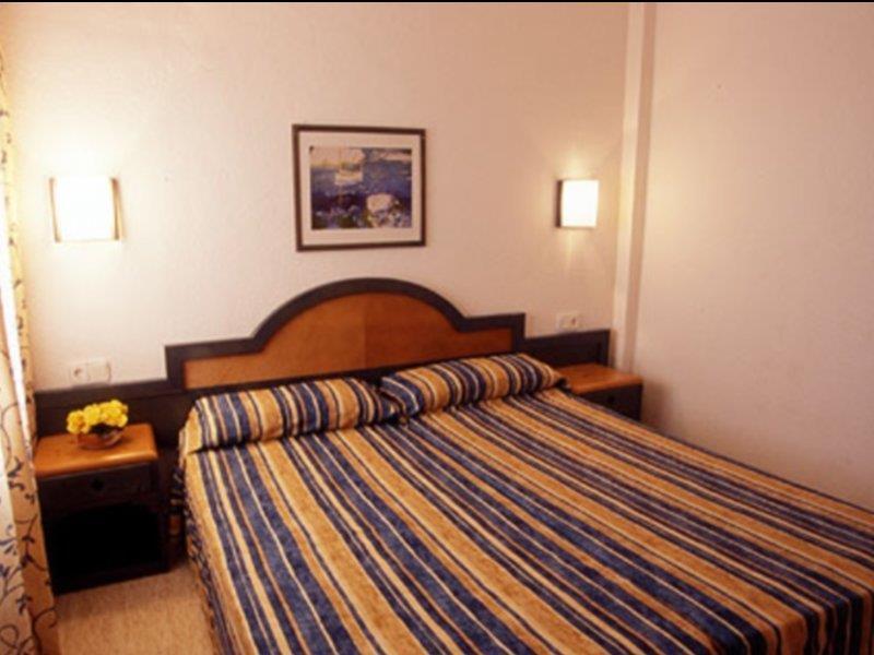 Apartamentos Blue Star (Adults Only) Sant Antoni de Portmany Esterno foto