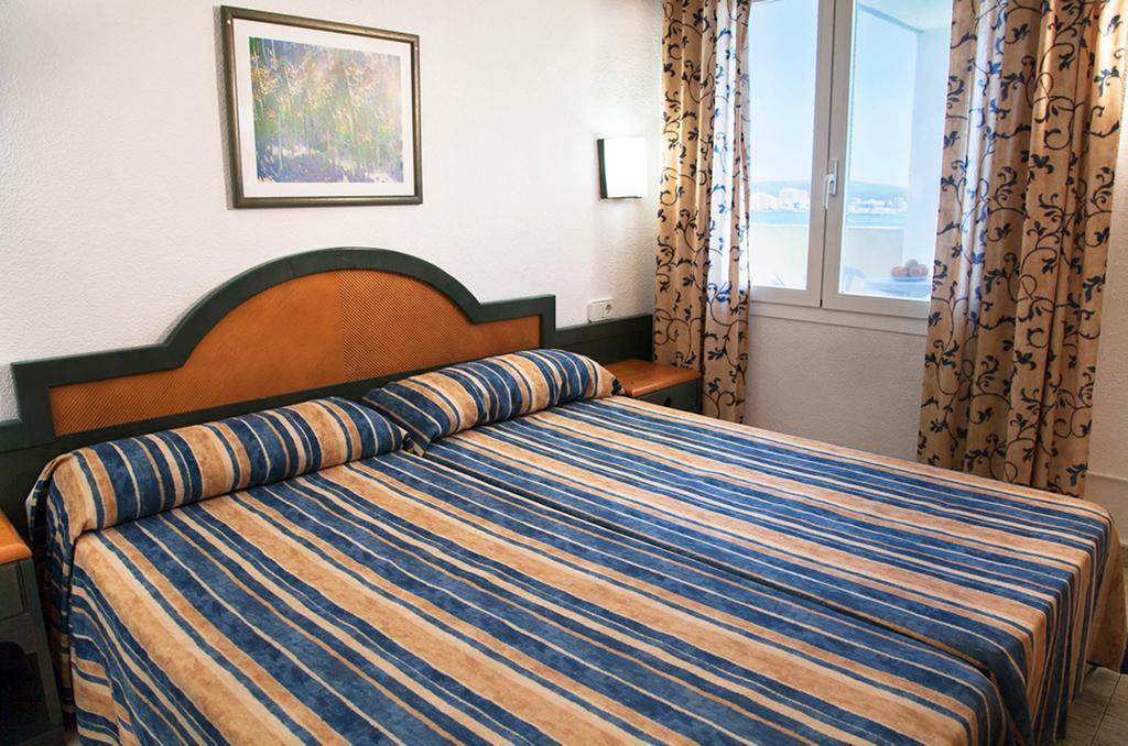 Apartamentos Blue Star (Adults Only) Sant Antoni de Portmany Esterno foto