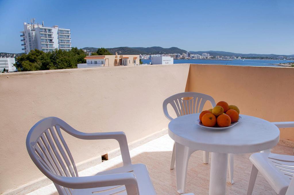 Apartamentos Blue Star (Adults Only) Sant Antoni de Portmany Esterno foto