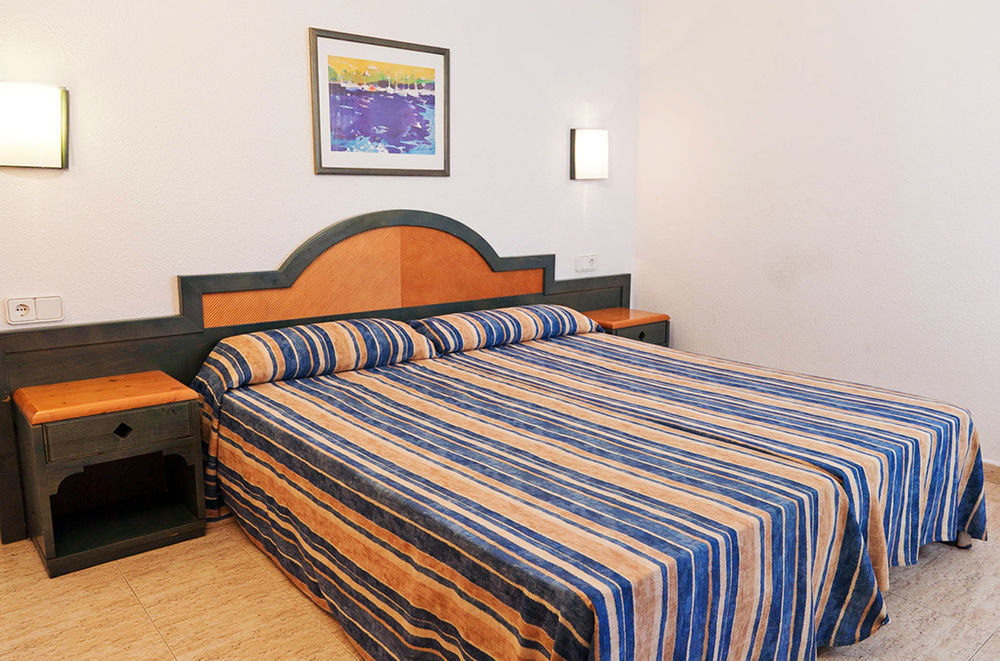 Apartamentos Blue Star (Adults Only) Sant Antoni de Portmany Esterno foto