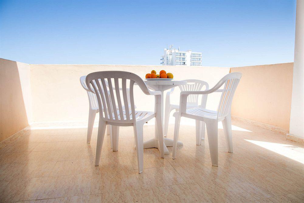 Apartamentos Blue Star (Adults Only) Sant Antoni de Portmany Esterno foto